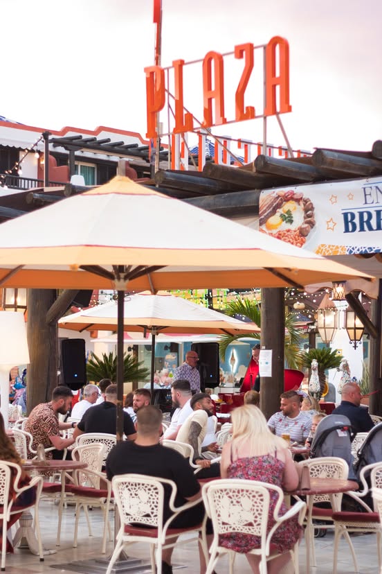 Cafeteria Plaza Image 22