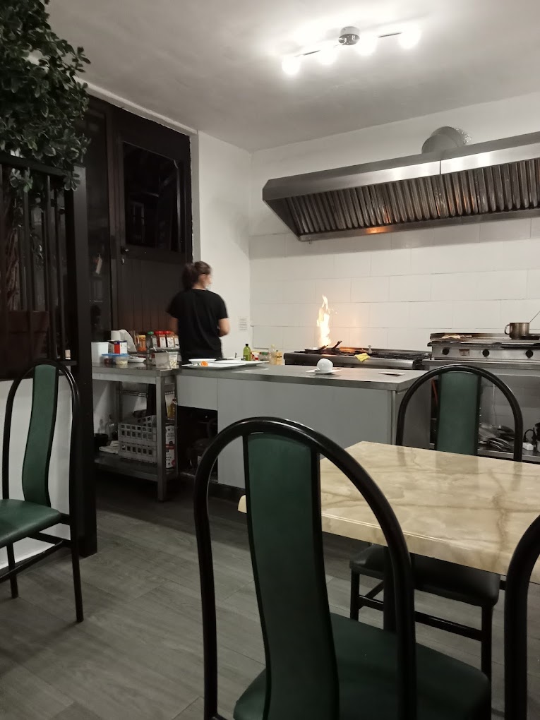 Christies Restaurante Image 1